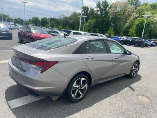 Metal 2023 Hyundai ELANTRA SEL