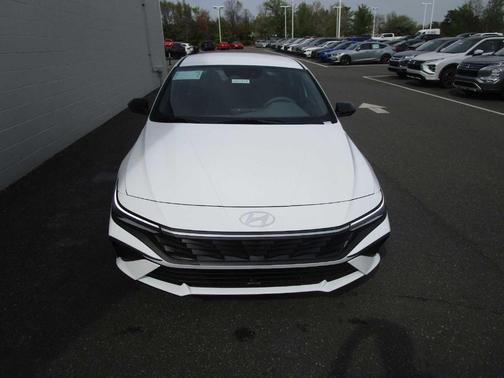 2025 Hyundai ELANTRA HEV SEL