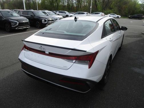 2025 Hyundai ELANTRA HEV SEL