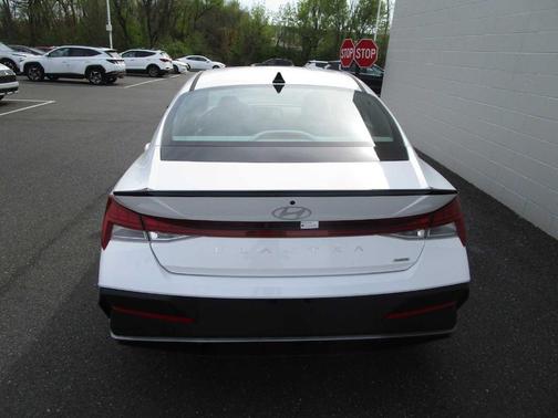 2025 Hyundai ELANTRA HEV SEL