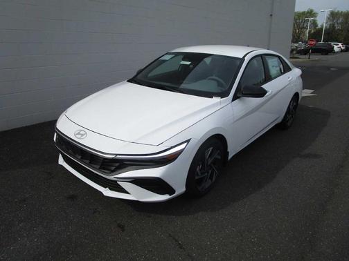 2025 Hyundai ELANTRA HEV SEL