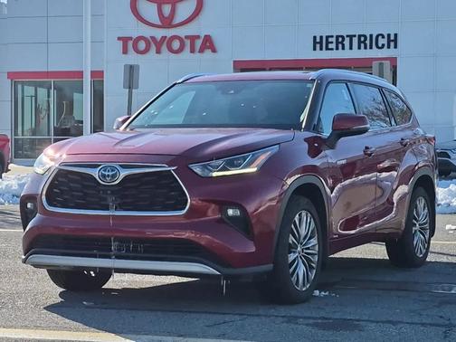 2021 Toyota Highlander Hybrid Platinum