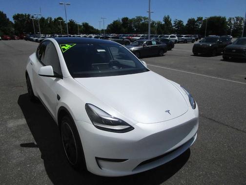 Pearl White Multi 2024 Tesla Model Y Long Range