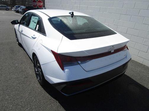 2025 Hyundai ELANTRA HEV Limited