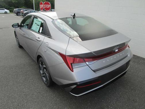 2025 Hyundai ELANTRA HEV Limited