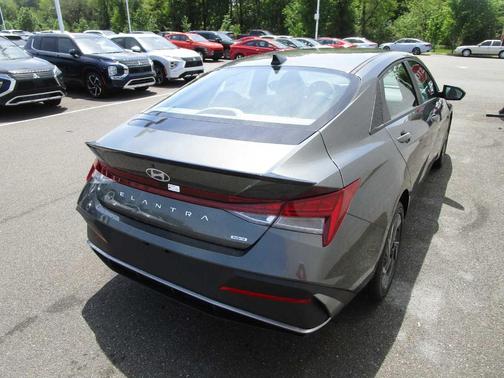 2025 Hyundai ELANTRA HEV SEL