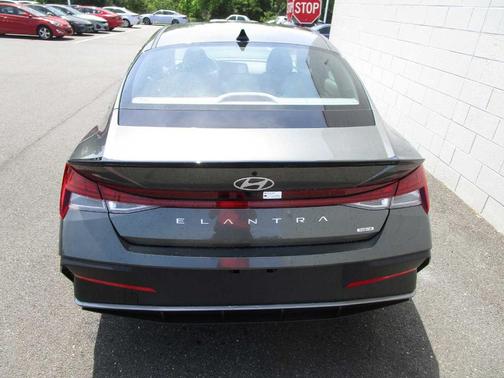 2025 Hyundai ELANTRA HEV SEL