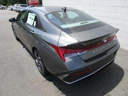 2025 Hyundai ELANTRA HEV SEL