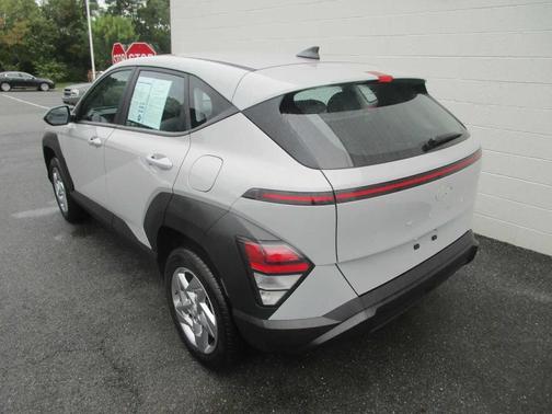 2024 Hyundai KONA SE