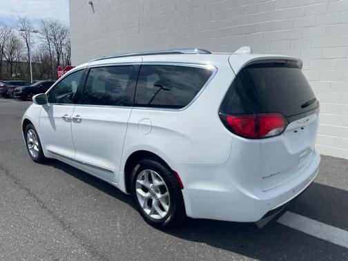 Bright White Clearcoat 2017 Chrysler Pacifica Touring-L Plus