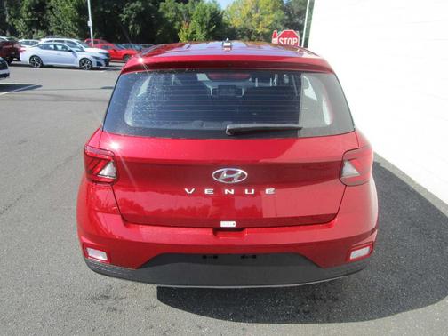 2025 Hyundai VENUE SE