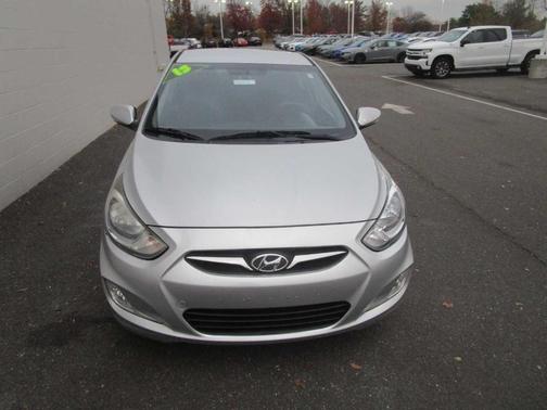2013 Hyundai Accent SE