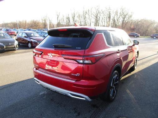2023 Mitsubishi Outlander PHEV SE