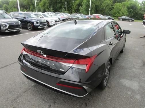 2025 Hyundai ELANTRA HEV SEL