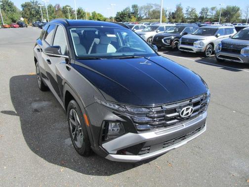 Phantom Black 2025 Hyundai TUCSON SEL Convenience