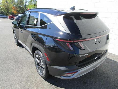 Phantom Black 2025 Hyundai TUCSON SEL Convenience