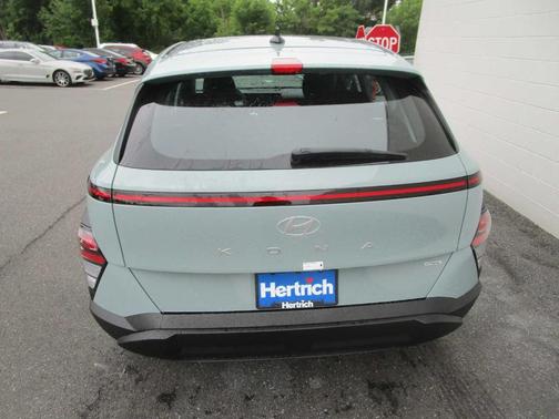 2025 Hyundai KONA SE