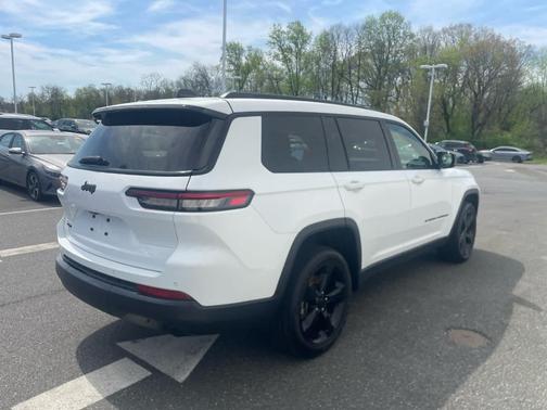 Bright White Clearcoat 2023 Jeep Grand Cherokee L Laredo