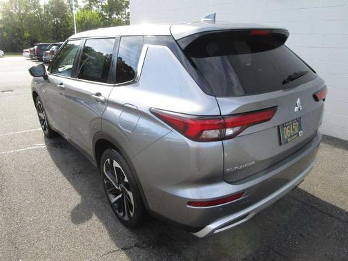2023 Mitsubishi Outlander PHEV SE