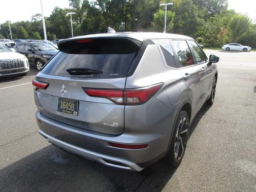 2023 Mitsubishi Outlander PHEV SE
