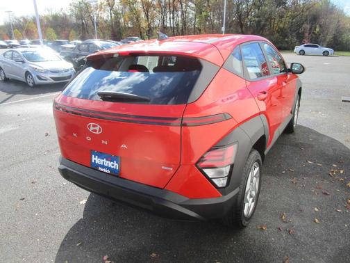 2025 Hyundai KONA SE