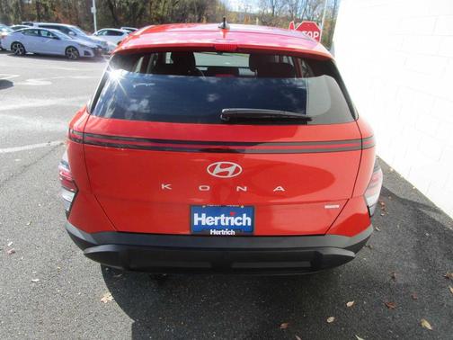 2025 Hyundai KONA SE