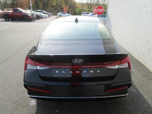 2026 Hyundai ELANTRA SEL