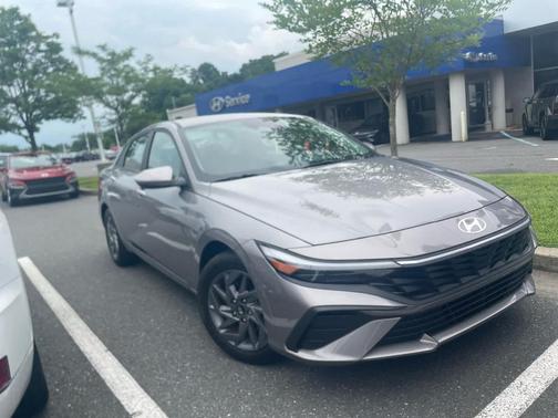 2024 Hyundai ELANTRA SEL