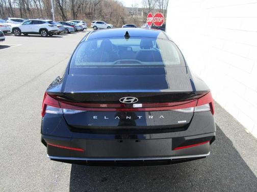 2025 Hyundai ELANTRA HEV Limited