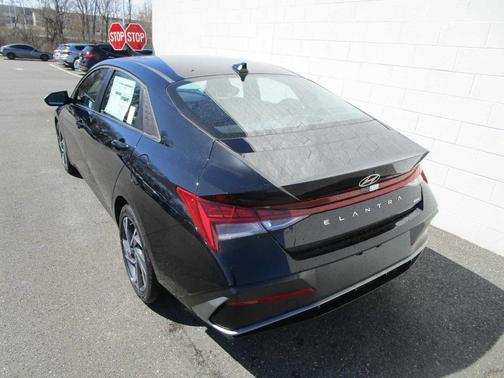 2025 Hyundai ELANTRA HEV Limited