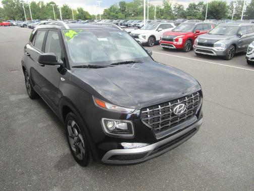 2024 Hyundai VENUE SEL