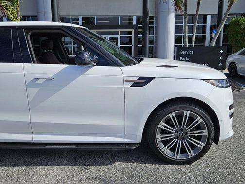 2024 Land Rover Range Rover Sport SE