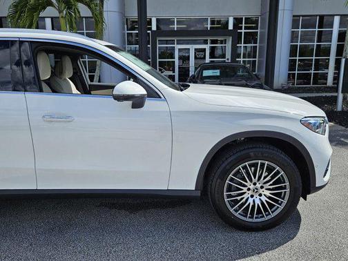 2026 Mercedes-Benz GLC 300 Base
