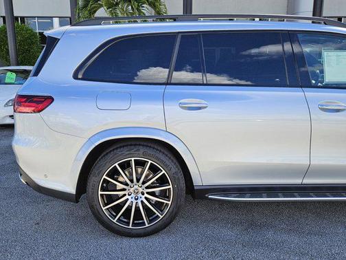 2026 Mercedes-Benz GLS 580 4MATIC