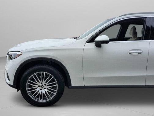2026 Mercedes-Benz GLC 300 Base