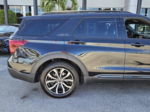 2022 Ford Explorer ST-Line