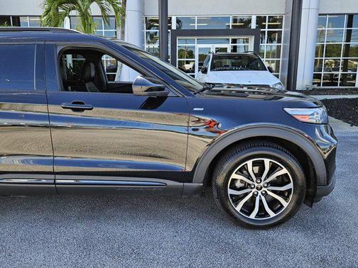 2022 Ford Explorer ST-Line