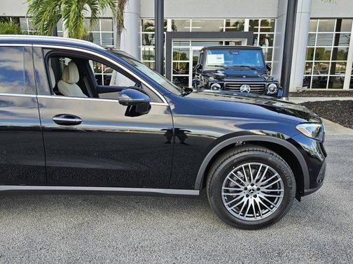 2025 Mercedes-Benz GLC 300 Base
