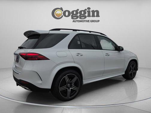 MANUFAKTUR Moonlight White Metallic 2026 Mercedes-Benz GLE 450 4MATIC