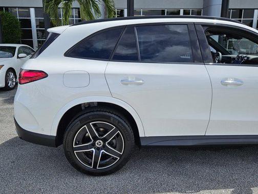 2026 Mercedes-Benz GLC 300 Base