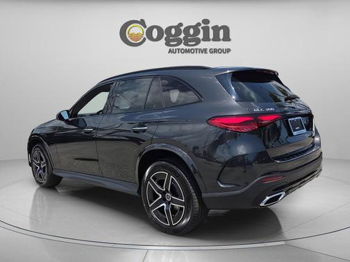 Graphite Grey Metallic 2026 Mercedes-Benz GLC 300 Base