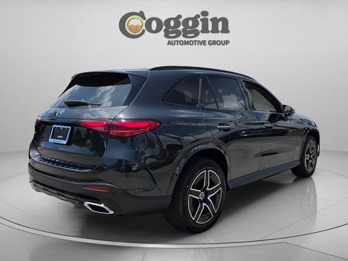Graphite Grey Metallic 2026 Mercedes-Benz GLC 300 Base