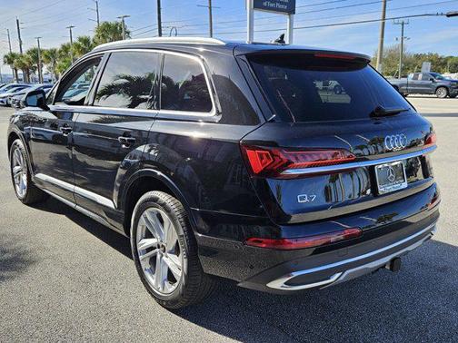 2023 Audi Q7 55 Premium Plus