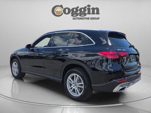 Black 2026 Mercedes-Benz GLC 300 Base