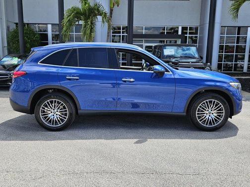 2025 Mercedes-Benz GLC 300 Base