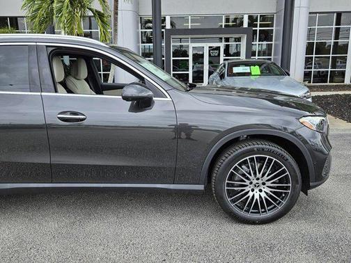 2025 Mercedes-Benz GLC 300 Base