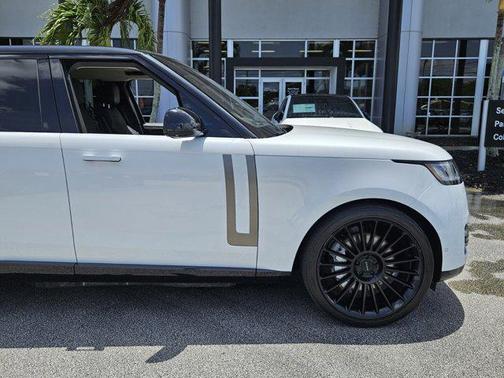2023 Land Rover Range Rover SE