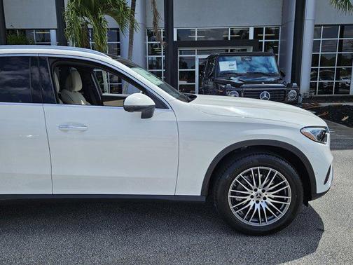 2025 Mercedes-Benz GLC 300 Base