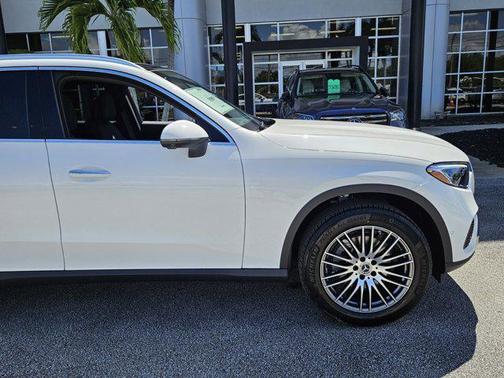 2026 Mercedes-Benz GLC 300 Base