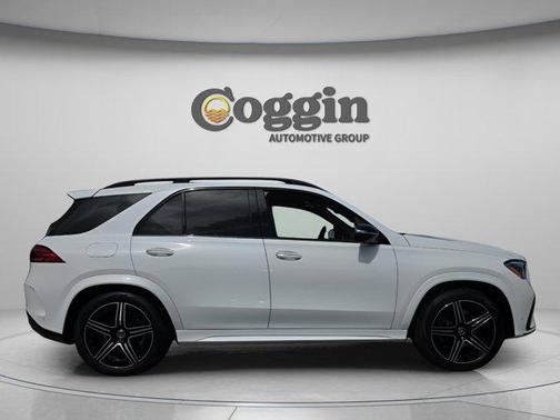 MANUFAKTUR Moonlight White Metallic 2026 Mercedes-Benz GLE 580 4MATIC